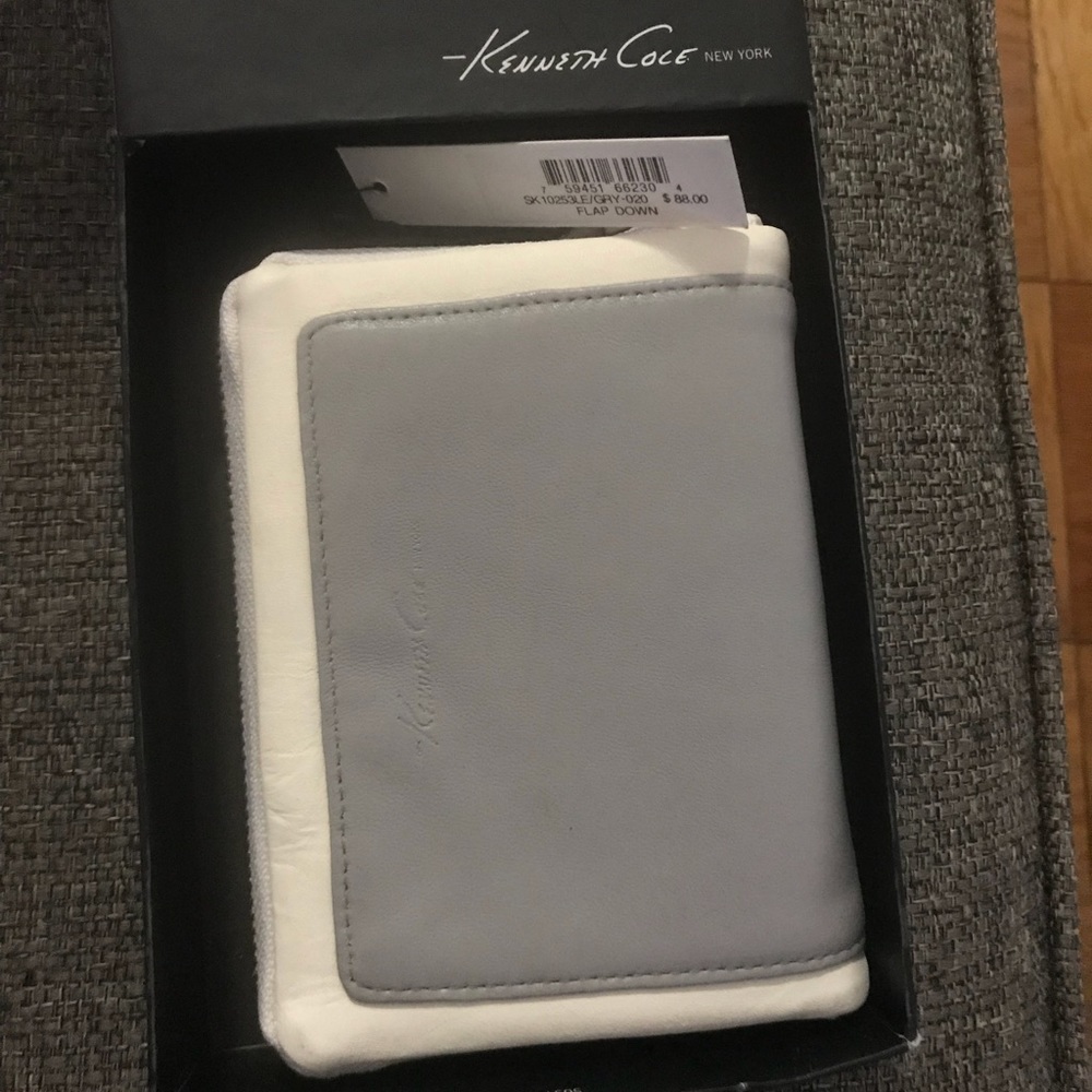 Kenneth Cole Wallet - Picture 2 of 2